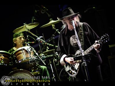 Neil Young diventa pittore. E &apos;Archives: volume II&apos; pronto in estate