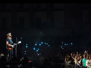 UK, solo 5 singoli tra i 100 più venduti sono stati scritti dagli interpreti 