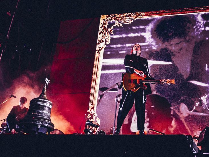 Nuovo video &apos;We exist&apos; degli Arcade Fire con &apos;Spider-Man&apos; transgender - GUARDA