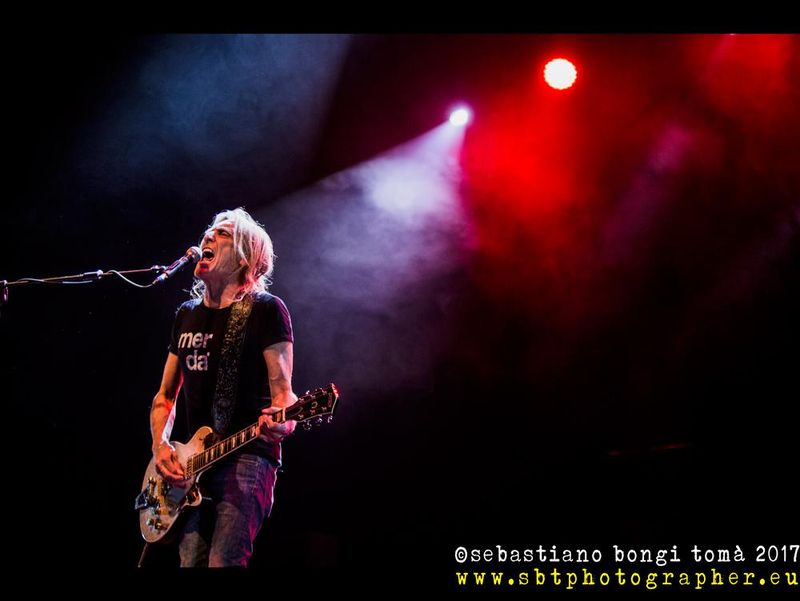 28 aprile 2017 - ObiHall - Firenze - Le Luci della Centrale Elettrica in concerto 28 aprile 2017 - ObiHall - Firenze - Le Luci della Centrale Elettrica in concerto