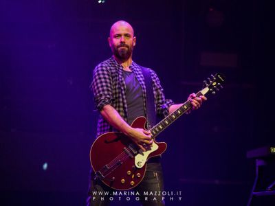 Music Control: (quasi) tutto come prima, Nek ancora in testa