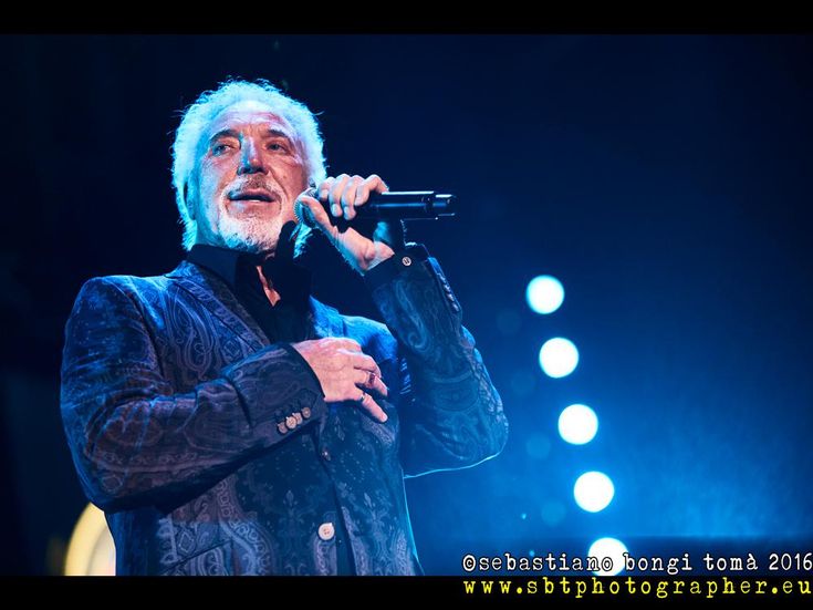 Tom Jones debutta in TV, sarà un ex operaio. Poi un reality su BBC