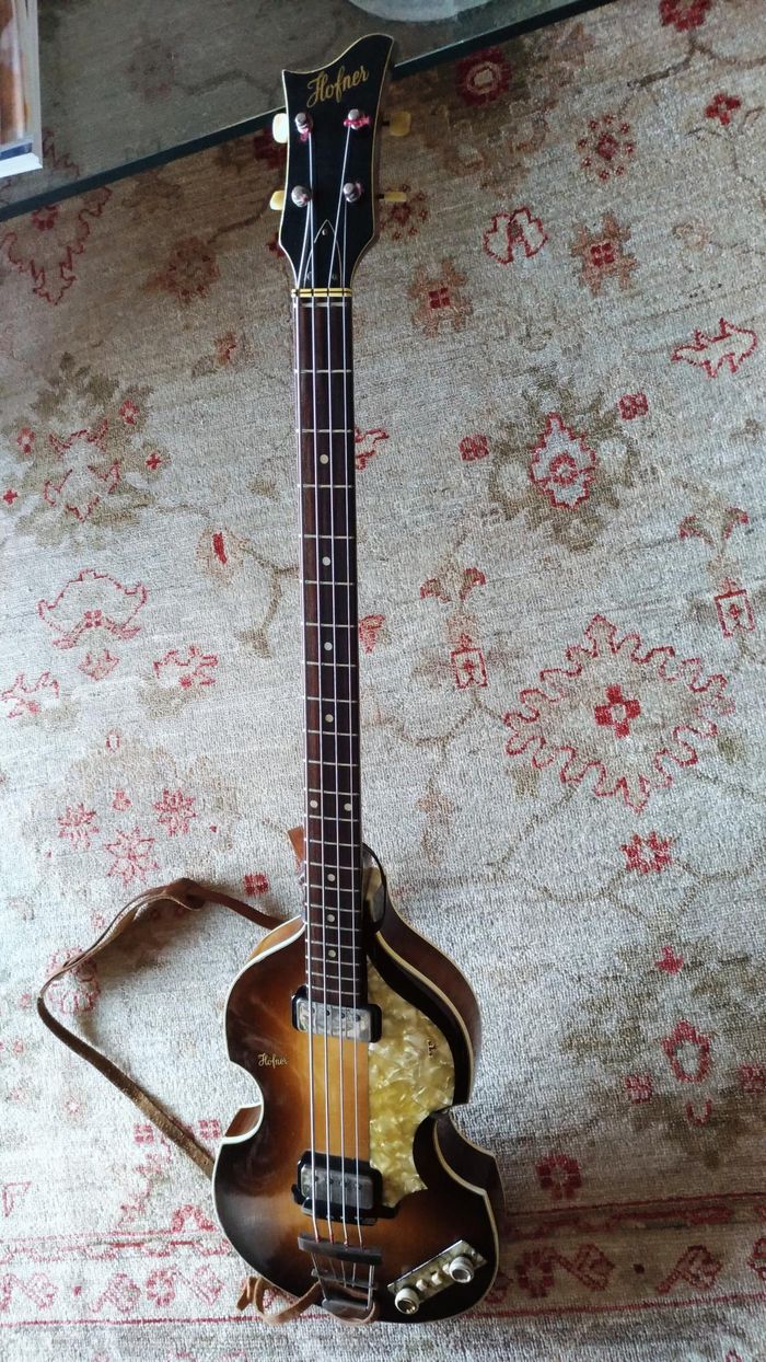 https://images.rockol.it/-UMyFFlvMazK-Ee9GWfyZGsUny8=/700x0/smart/rockol-img/img/foto/upload/basso-hofner-di-b-tibaldi.jpg