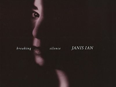 Janis Ian: &apos;I download gratuiti aiutano gli artisti&apos;. Ed è polemica