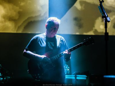 Diventano un gruppo con cantante fisso i Freebass di Peter Hook (New Order)