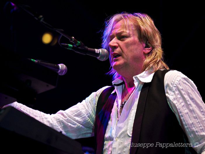 Steve Howe chiude a una reunion degli Yes Steve Howe chiude a una reunion degli Yes