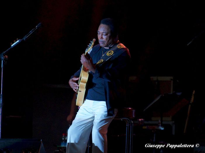 C&#039;era anche George Benson sul Concorde atterrato per emergenza