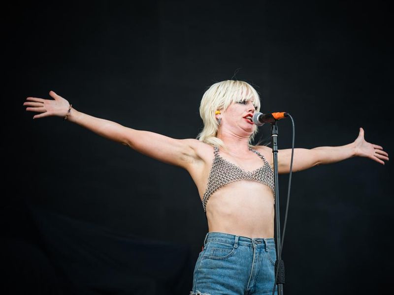15 giugno 2022 - I-Days - Ippodromo - Milano - Amyl and the Sniffers in concerto