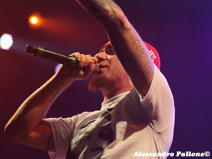 J-Ax su Twitter: &apos;Berlusconi mi ha copiato, lo denuncio&apos;