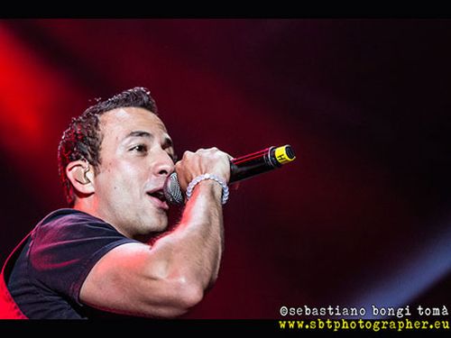 Nuove classifiche USA: ancora primi i Backstreet Boys. Nelle charts tedesche dei singoli, gli italiani Eiffel 65 scalzano Lou Bega