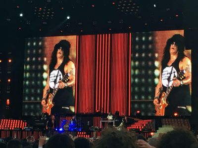 Guns N&apos; Roses