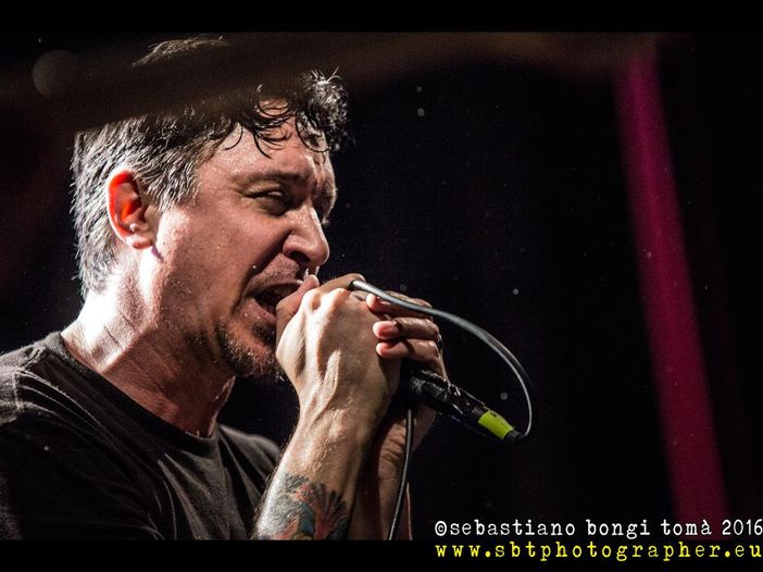 La comunità punk unita per curare Lou Koller dei Sick of it All La comunità punk unita per curare Lou Koller dei Sick of it All