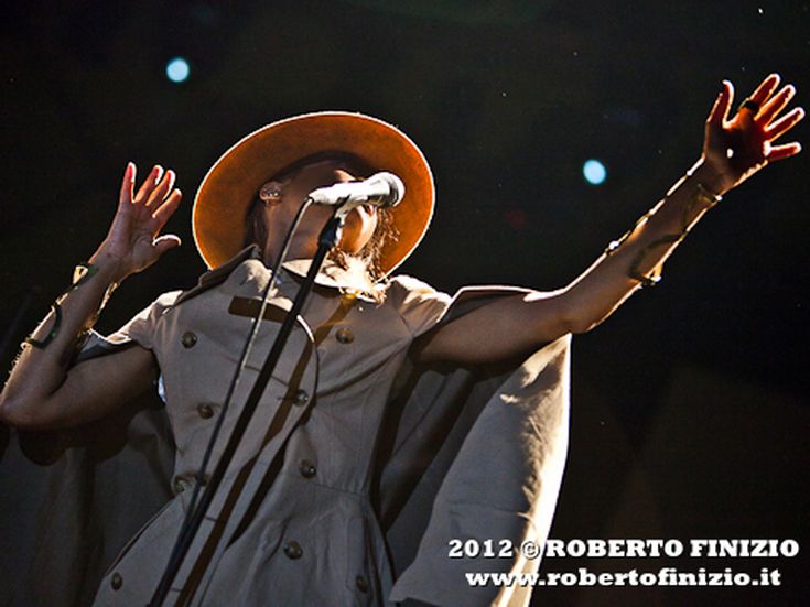 Erykah Badu trionfa ai Soul Train Music Awards