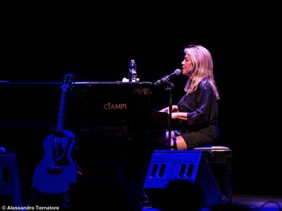 Rickie Lee Jones, al via una campagna di crowdfunding su Pledge Music