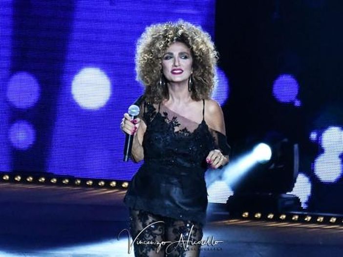 Amadeus questa sera conduce &#039;L&#039;anno che verr&agrave;&#039; su Rai1