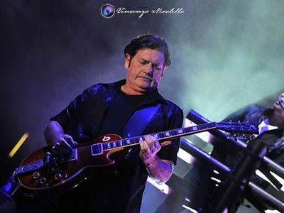 Simple Minds, nei negozi il 25 marzo il gratest hits &apos;Celebrate&apos; 