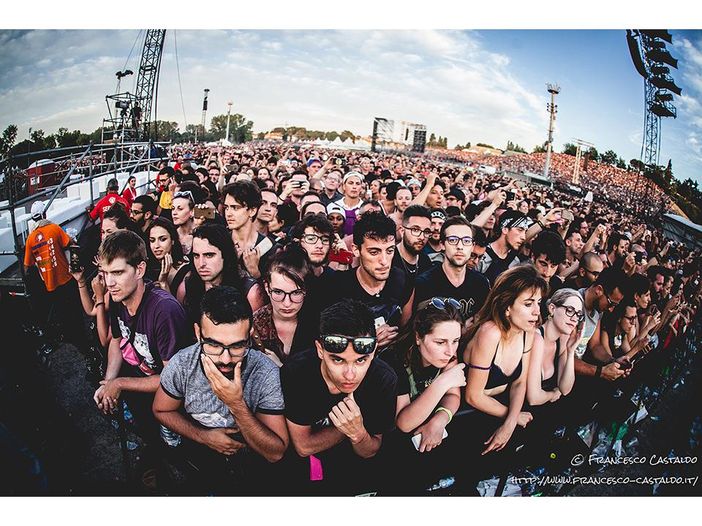 UK, quando il festival è un fiasco (organizzativo): disordini, malori e proteste al Sunfall e al BoomTown - FOTO UK, quando il festival è un fiasco (organizzativo): disordini, malori e proteste al Sunfall e al BoomTown - FOTO