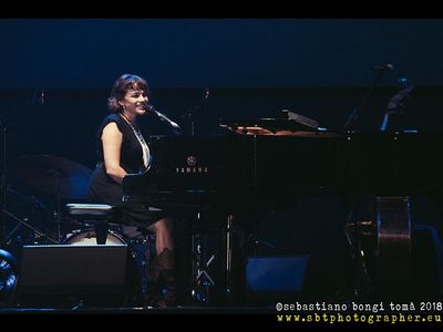Nuove classifiche UK: Norah Jones batte McCartney, Gates le Mis-Teeq