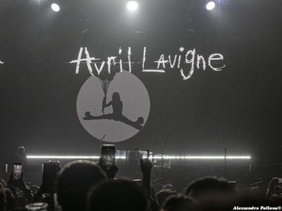 Avril Lavigne 'sotto pressione per avere figli'