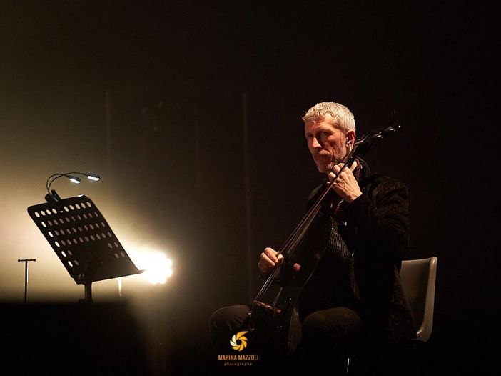 Ermal Meta, "Vietato Morire" in versione #NoFilter - VIDEO Ermal Meta, "Vietato Morire" in versione #NoFilter - VIDEO