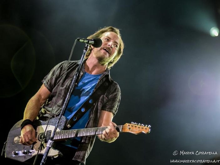 Eddie Vedder e Jack White suonano &ldquo;Rockin&rsquo; in the free world&quot;
