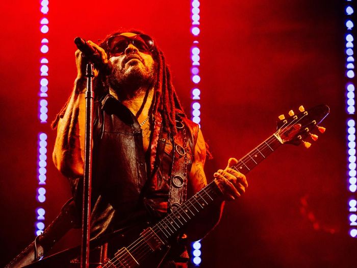 https://images.rockol.it/1x1BUnMc8fmt-8Qpjp7ExrMn0e0=/700x0/smart/rockol-img/img/foto/upload/13082024-lennykravitz-lidodicamaiore-sebastiano-159.2026-02-18-16-36-33.jpg