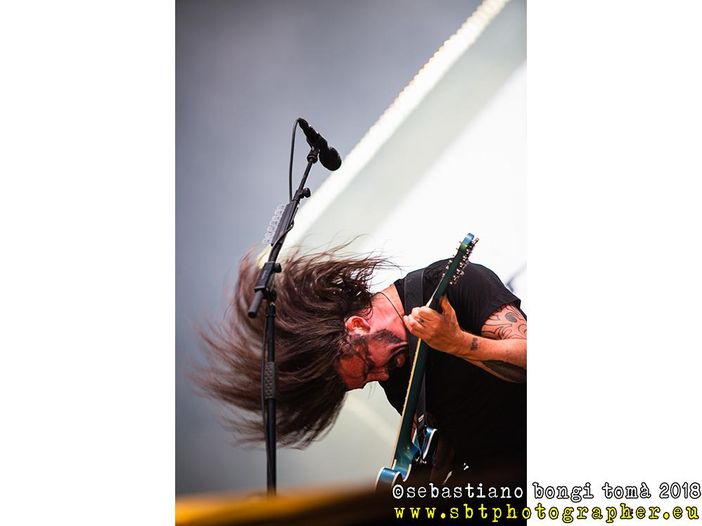 Foo Fighters: a sorpresa, ecco una cover di &quot;Let there be rock&quot; degli AC/DC. VIDEO