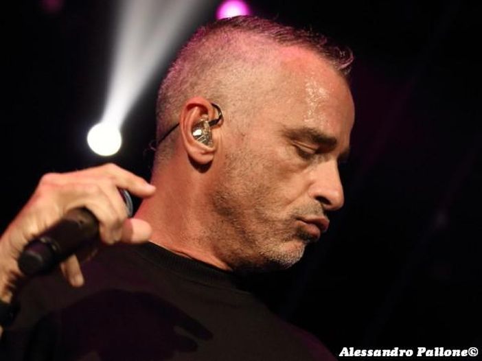 Ramazzotti, concerto breve e insulti ai tifosi del Torino Ramazzotti, concerto breve e insulti ai tifosi del Torino