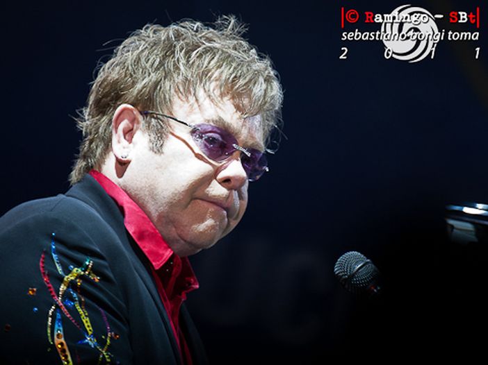 Raro ma vero, Elton John suona ad un festival