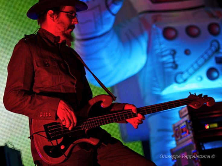 Concerti, i Primus tornano in Italia: la nostra intervista a Les Claypool