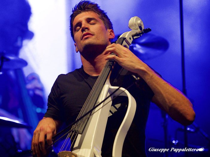 Concerti, 2Cellos: unica data italiana per il 2017 il 30 marzo a Milano Concerti, 2Cellos: unica data italiana per il 2017 il 30 marzo a Milano