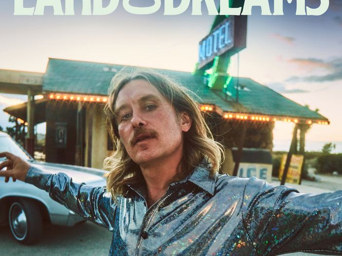 Midge Ure d&agrave; una mano a Mark Owen 