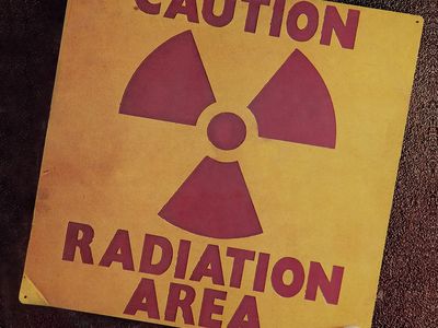 CAUTION RADIATION AREA Area