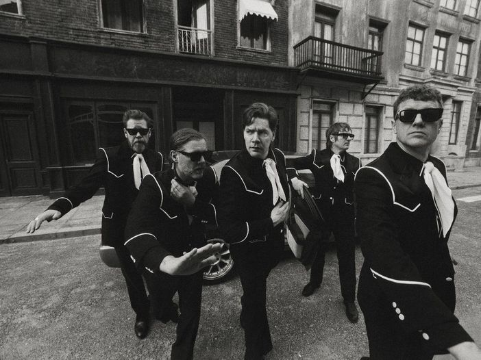 Esce subito la collaborazione tra Hives e Cyndi Lauper