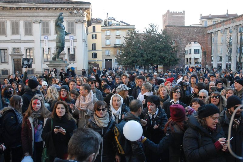 FlashMob alle Colonne di San Lorenzo a Milano il 17 gennaio