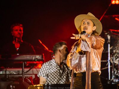 Classifiche UK: ancora Alexandra, ancora Take That, ma arriva Lady GaGa