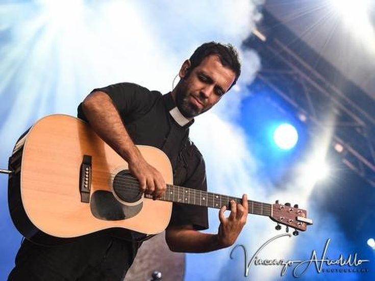 Colapesce, &apos;Un meraviglioso declino&apos;: guarda il mini live a Rockol
