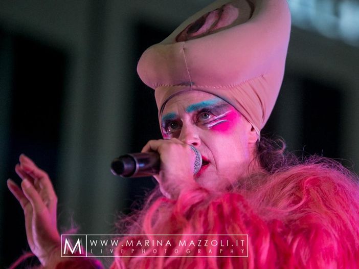 Peaches torna dopo sei anni con &quot;Rub&quot;. Il primo singolo &egrave; &quot;Light in places&quot; - GUARDA IL VIDEO