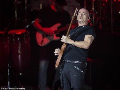Il best di Eros Ramazzotti: &apos;Penso all&apos;oggi, ma sono fiero del mio passato&apos;