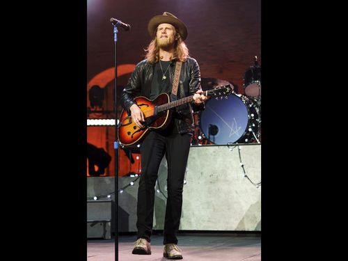 UK, solo 5 singoli tra i 100 più venduti sono stati scritti dagli interpreti 