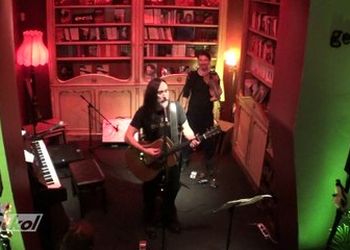 e Rodrigo D&#039;Erasmo cantano Bruce Springsteen: &quot;Atlantic City&quot;