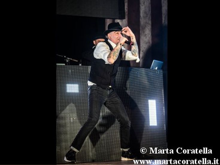 Concerti, al via il Meglio live tour 2012 di J-Ax
