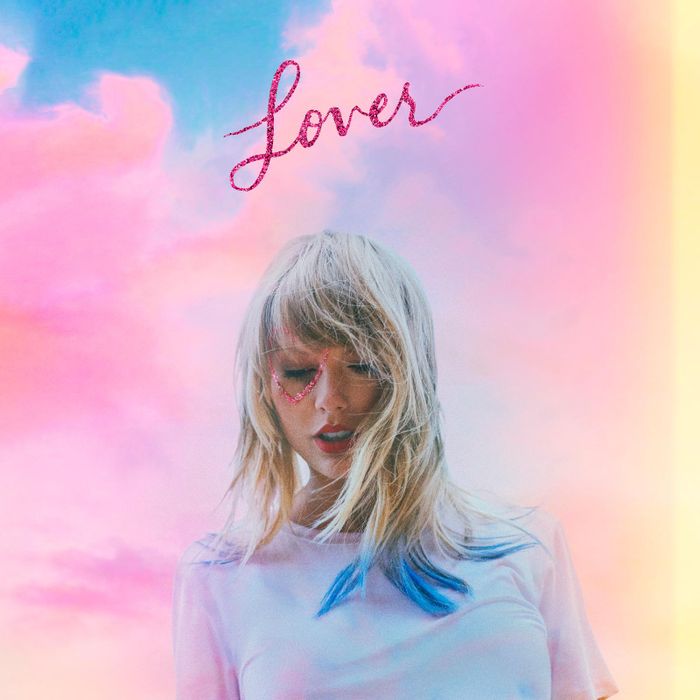 https://images.rockol.it/4d3GbcSF-wWeLwXej2vmqJa4ZoA=/700x0/smart/rockol-img/img/foto/upload/lover-cover.jpg