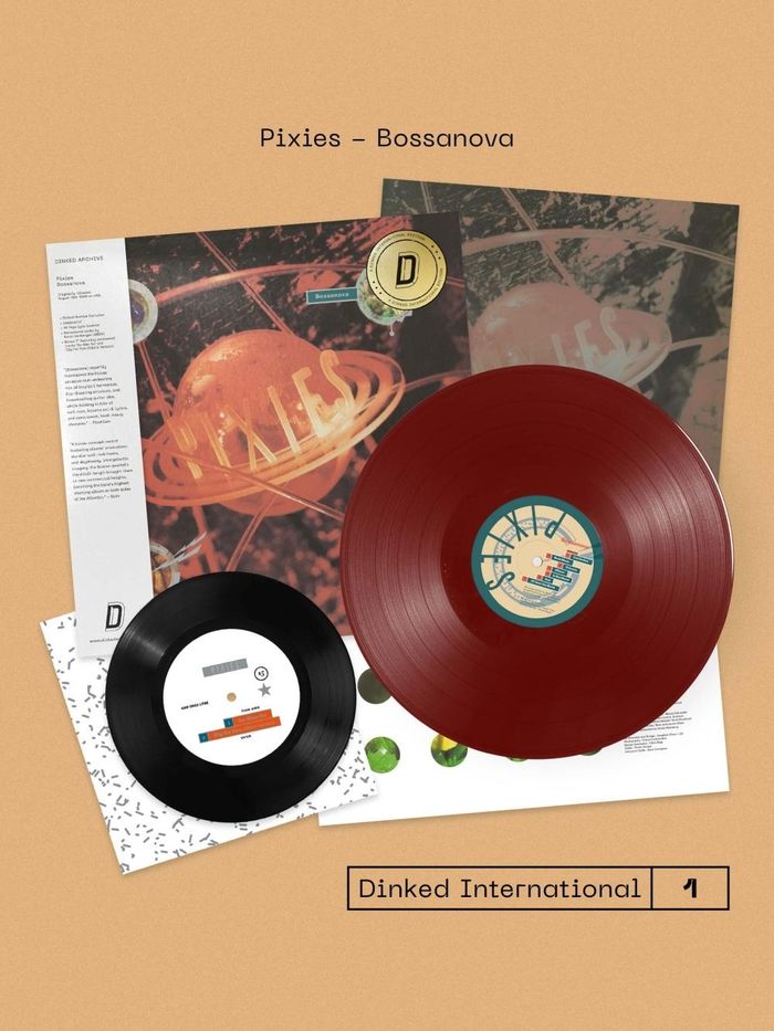https://images.rockol.it/4fZ18w4CpI89I9wutJTgeiIWDAo=/700x0/smart/rockol-img/img/foto/upload/pixies-bossanova-2026-reissue.jpg