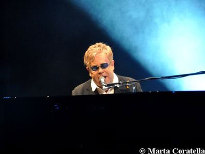 Il figlio di Elton John mostra d&apos;avere &apos;talento musicale&apos;