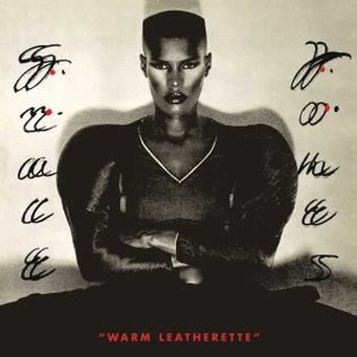https://images.rockol.it/4zFICI8xhvyiKJe_OAuSayXQReU=/700x0/smart/rockol-img/img/foto/upload/grace-jones-warm-leatherette-cover-2.jpg