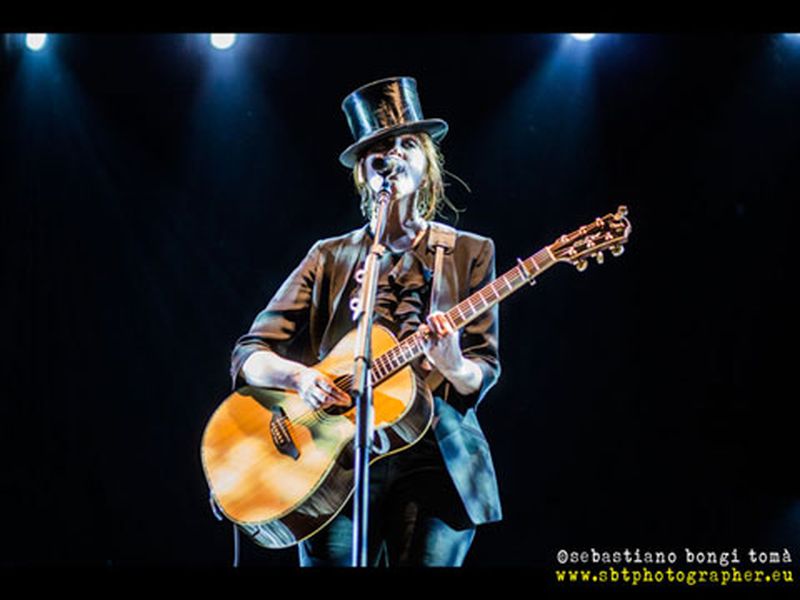 16 luglio 2014 - Pistoia Blues Festival - Piazza del Duomo - Pistoia - Suzanne Vega in concerto 16 luglio 2014 - Pistoia Blues Festival - Piazza del Duomo - Pistoia - Suzanne Vega in concerto