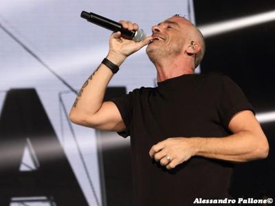 Music Control: Eros Ramazzotti scalza dalla vetta Le Vibrazioni