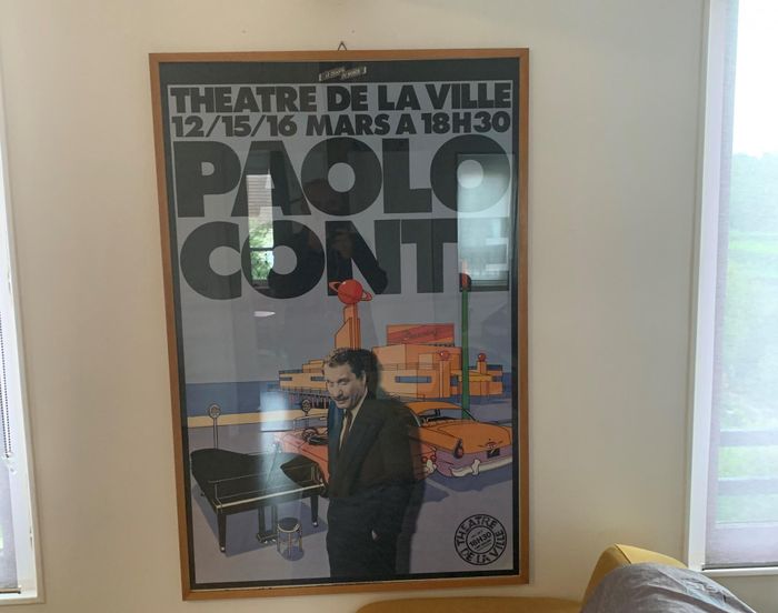 https://images.rockol.it/5H1-5kSvWIEHOwTQHSWv8H4Hplo=/700x0/smart/rockol-img/img/foto/upload/paolo-conte-manifesto-stretto.jpg
