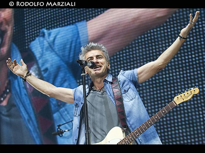 Ligabue, Campovolo 2015, parlano Ferdinando Salzano (F&P Group) e Claudio Maioli: 'Sarà la festa delle feste. Poi una pausa di riflessione artistica' Ligabue, Campovolo 2015, parlano Ferdinando Salzano (F&P Group) e Claudio Maioli: 'Sarà la festa delle feste. Poi una pausa di riflessione artistica'